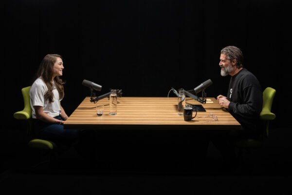 KATE COURTNEY_Ep907____Carousel_910x607-7