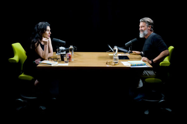 JENNIFER PASTILOFF_Ep924____Carousel_910x607-5