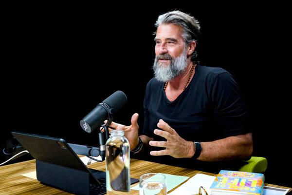 JENNIFER PASTILOFF_Ep924____Carousel_910x607-8