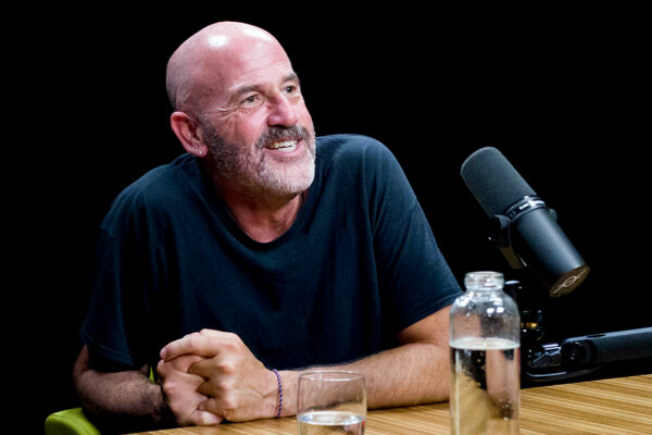 JAMES FREY_Ep930____Carousel_910x607-12