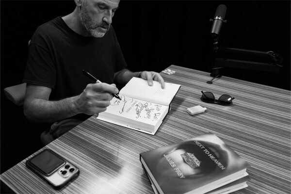 JAMES FREY_Ep930____Carousel_910x607-6