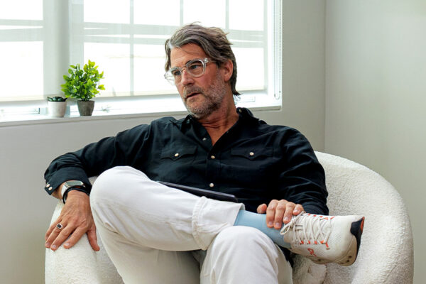 NICK THOMPSON_Ep943____Carousel_910x607-5