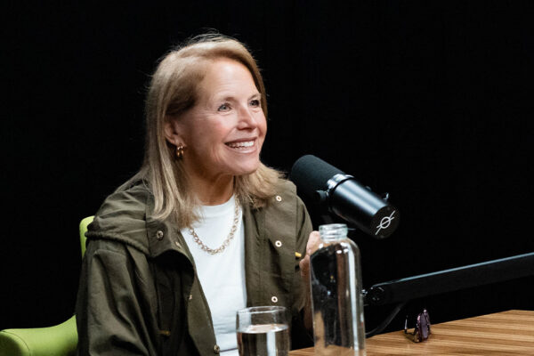 KATIE COURIC_Ep949____Carausel_910x607-4