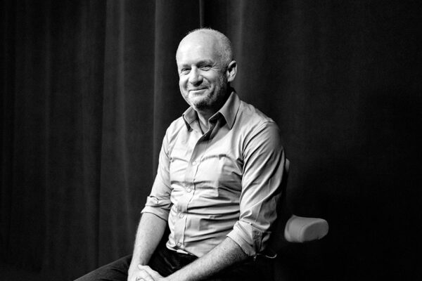 OLIVER BURKEMAN_Ep951____Carausel_910x607-9