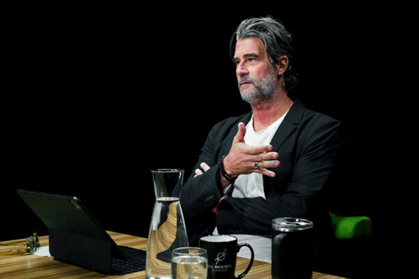 TIG NOTARO_Ep948____Carousel_910x607-13