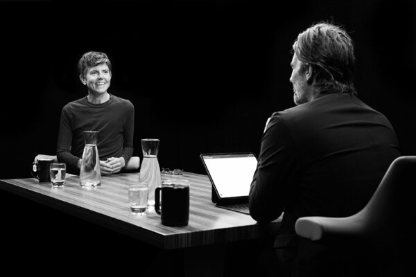 TIG NOTARO_Ep948____Carousel_910x607-7