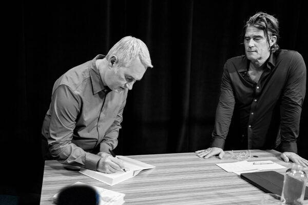 KEVIN HALL_Ep956____Carausel_910x607-3 KEVIN HALL_Ep956____Carausel_910x607-3