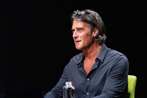 KEVIN HALL_Ep956____Carausel_910x607-5 KEVIN HALL_Ep956____Carausel_910x607-5