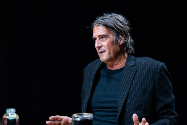 BRUCE WAGNER_Ep964____Carausel_910x607-5 BRUCE WAGNER_Ep964____Carausel_910x607-5