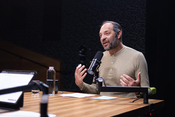 Roll On_Ep967____Carousel_910x607-8